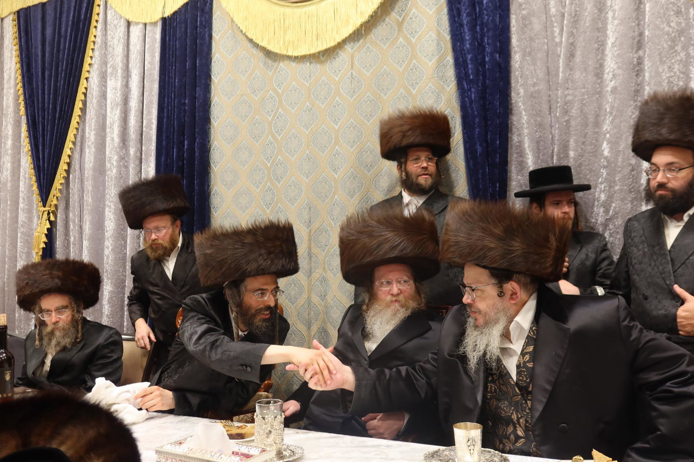 מעמד הקרישמע ליינען בזוועהיל