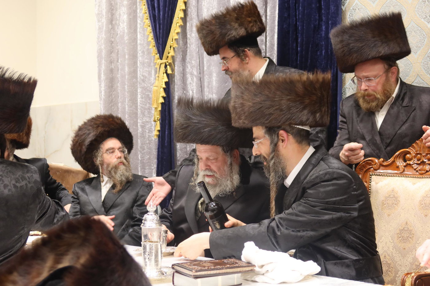 מעמד הקרישמע ליינען בזוועהיל