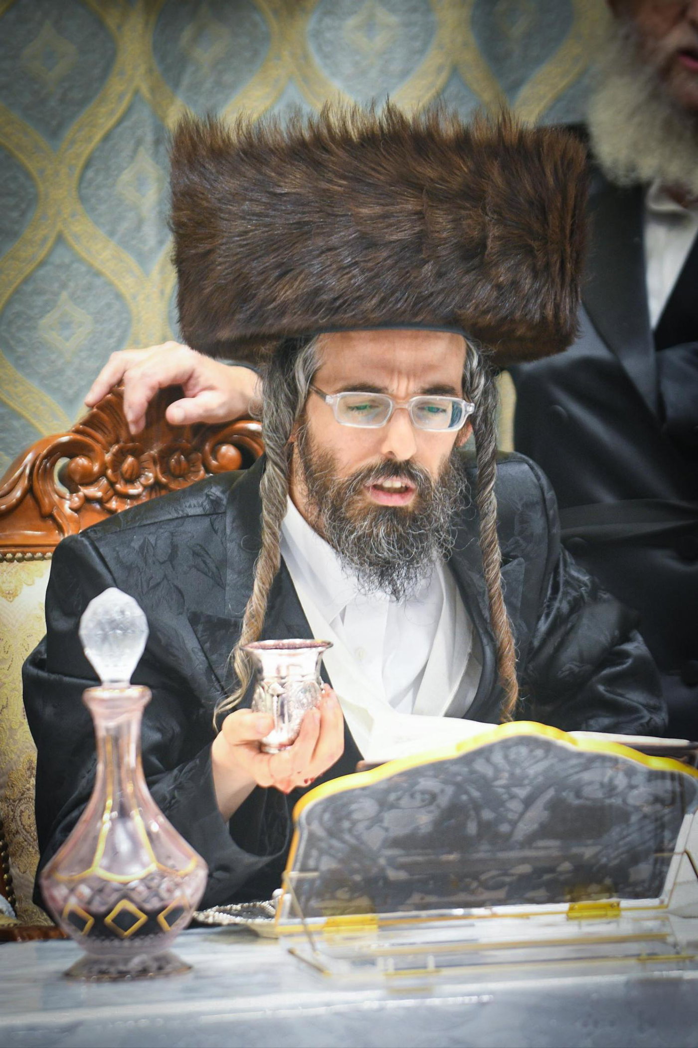 מעמד הקרישמע ליינען בזוועהיל