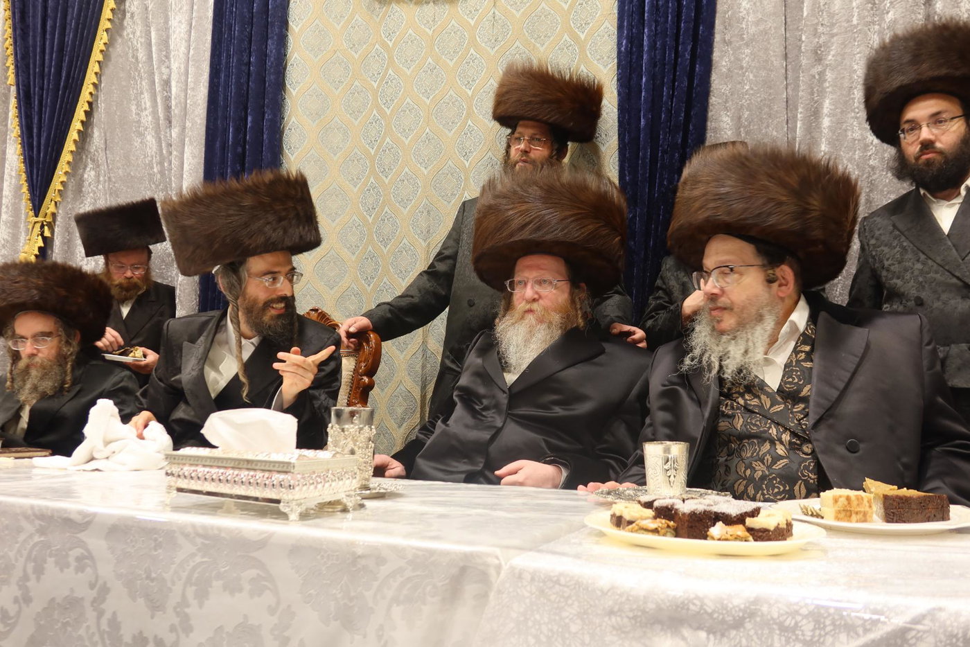 מעמד הקרישמע ליינען בזוועהיל