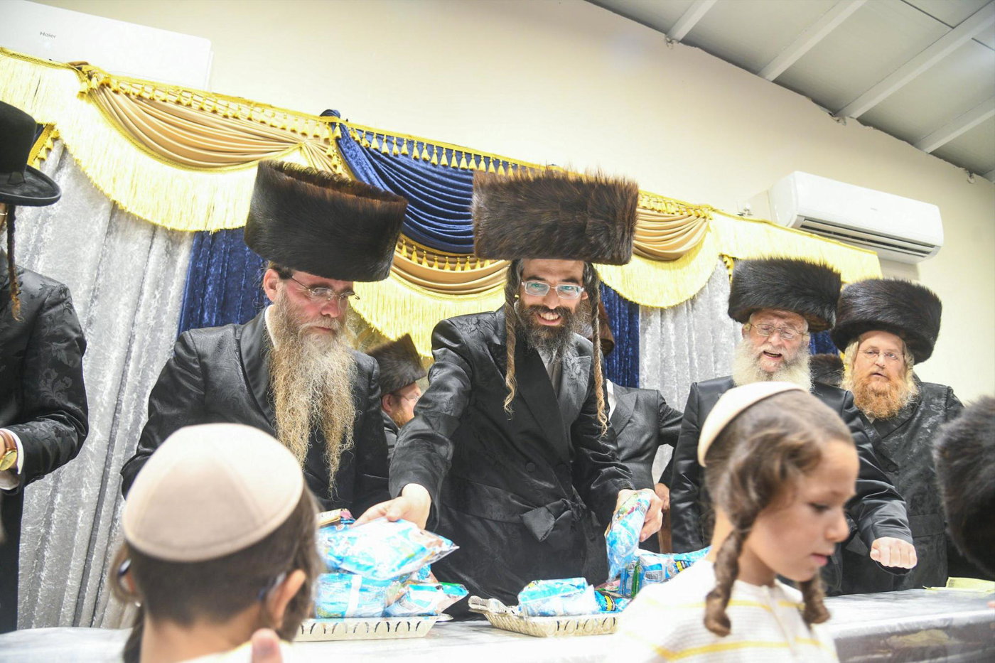 מעמד הקרישמע ליינען בזוועהיל