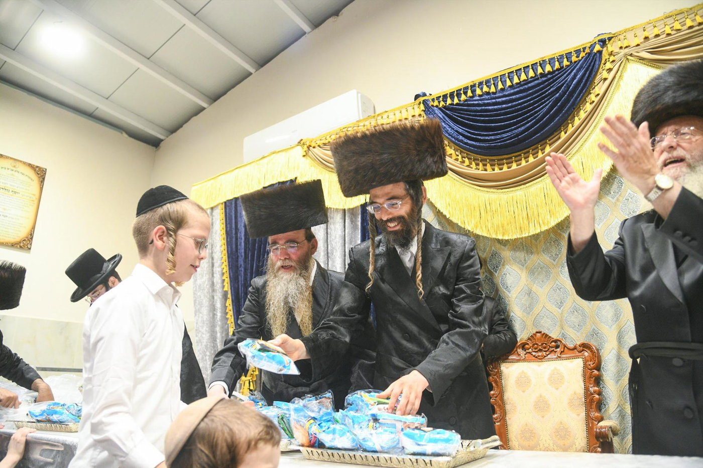 מעמד הקרישמע ליינען בזוועהיל
