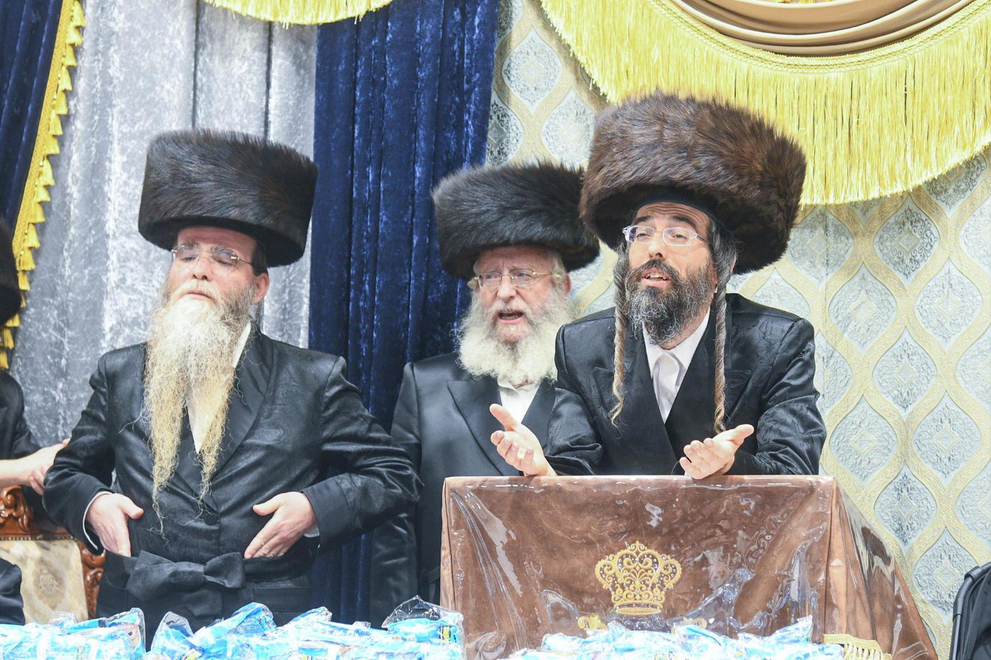 מעמד הקרישמע ליינען בזוועהיל