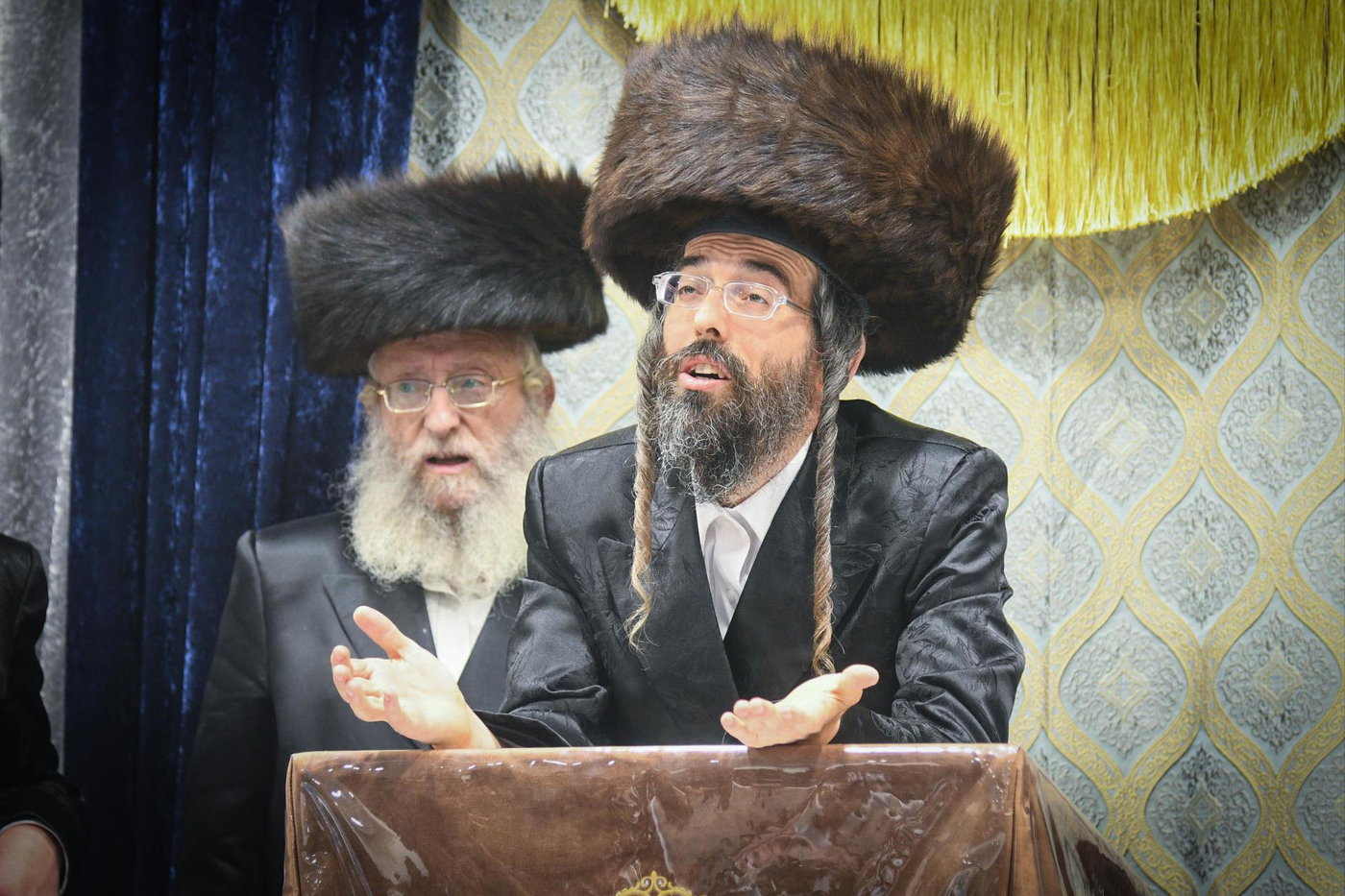 מעמד הקרישמע ליינען בזוועהיל