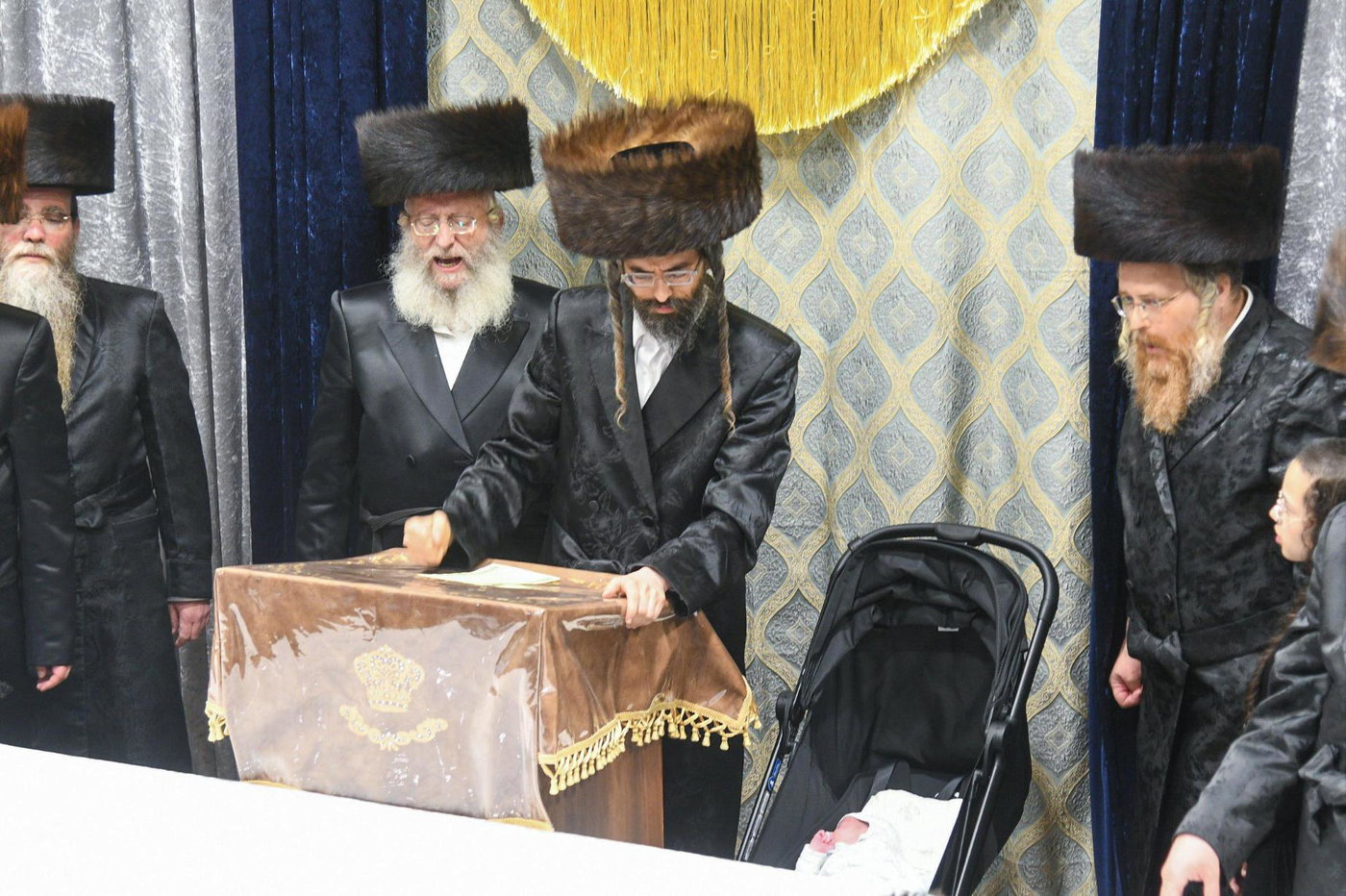 מעמד הקרישמע ליינען בזוועהיל