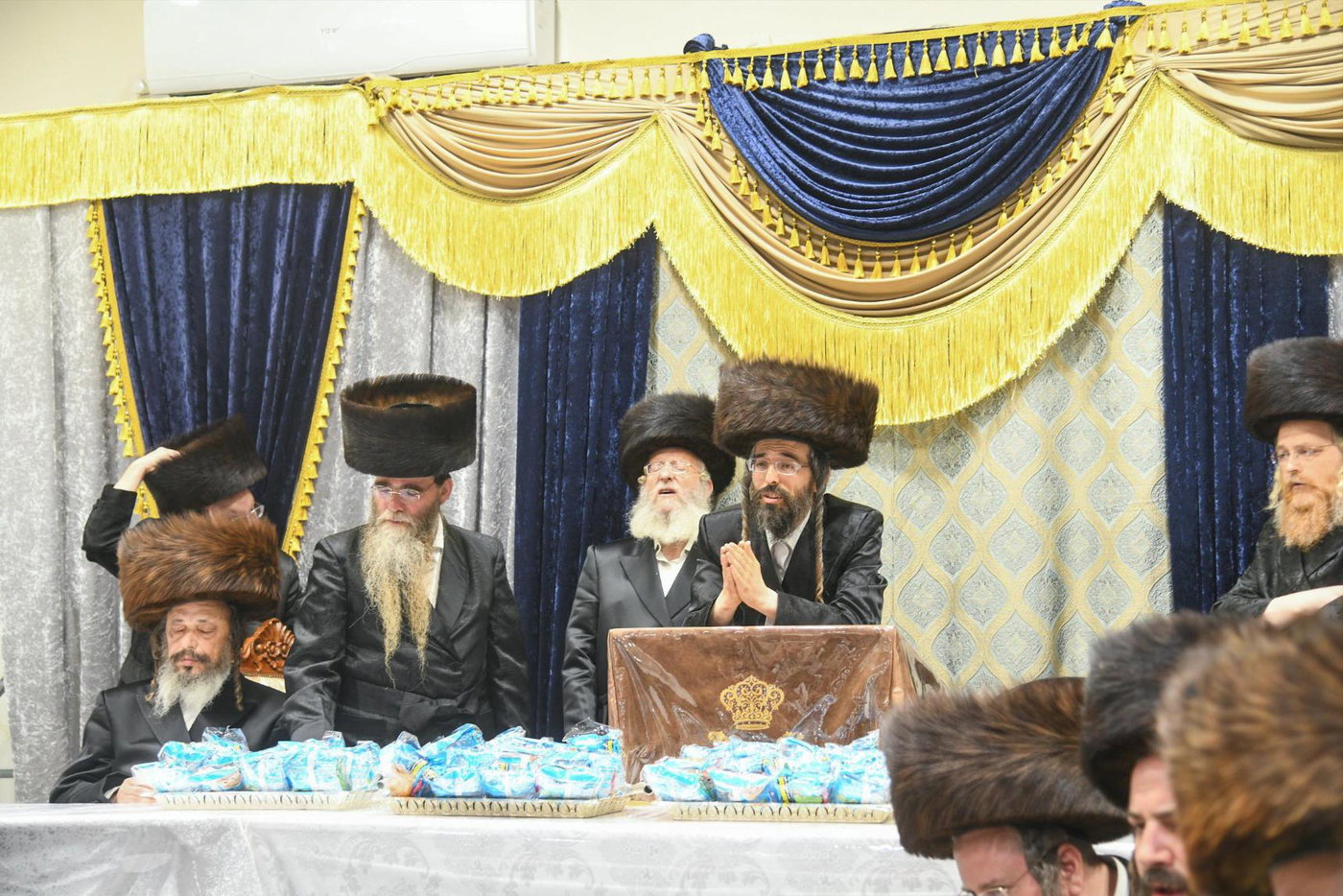 מעמד הקרישמע ליינען בזוועהיל