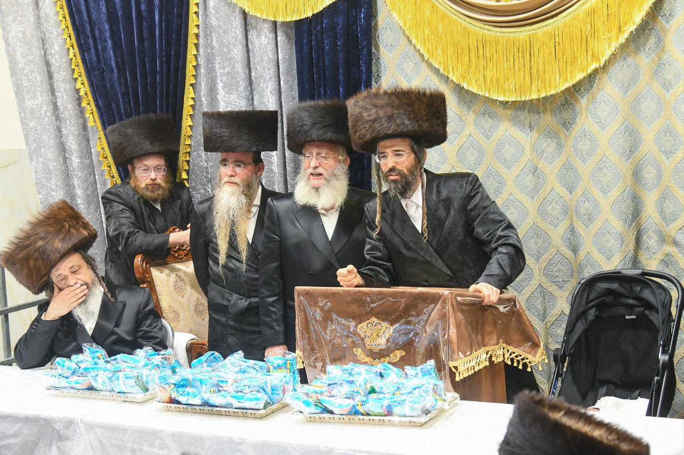 מעמד הקרישמע ליינען בזוועהיל
