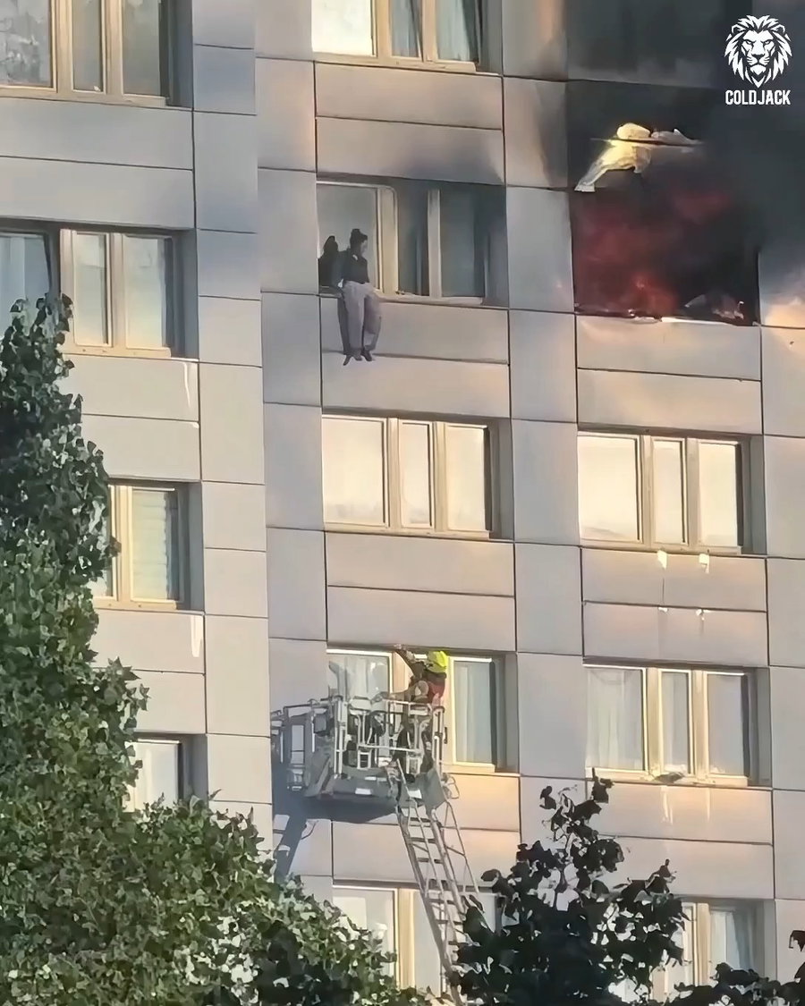 סולם הכבאים לא הצליח להגיע לקומה ה־11 - האישה קפצה