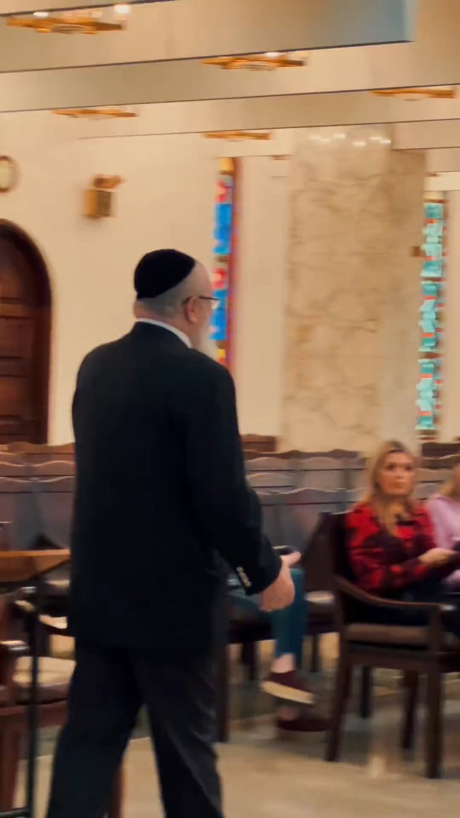 בנו של מדורו ביקר בבית הכנסת בקראקס