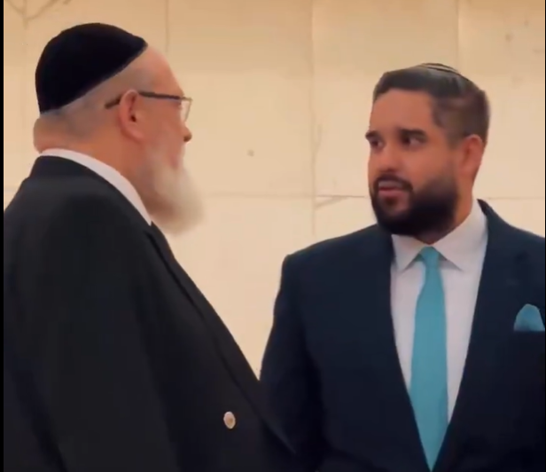 "ניקולסיטו" בבית הכנסת היהודי