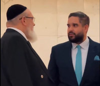 "ניקולסיטו" בבית הכנסת היהודי