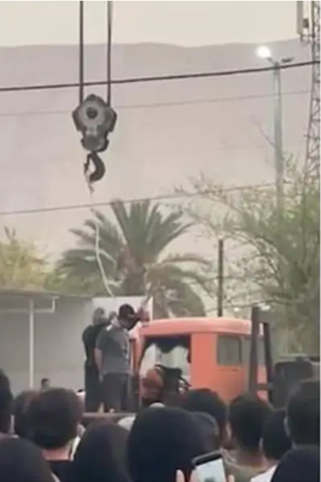 גבר איראני נתלה בפומבי