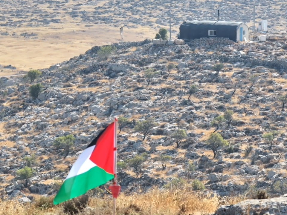 מתיחה מסוכנת: החפץ החשוד הוצמד לדגל הפלסטיני והקפיץ את הגזרה
