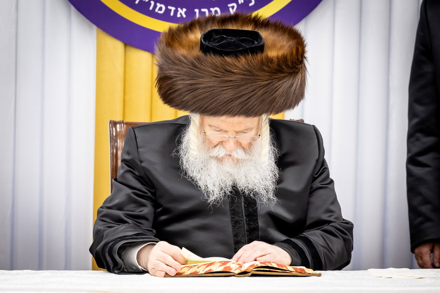 האדמו"ר מבאבוב שב"ק במחנה מתיבתא עץ חיים