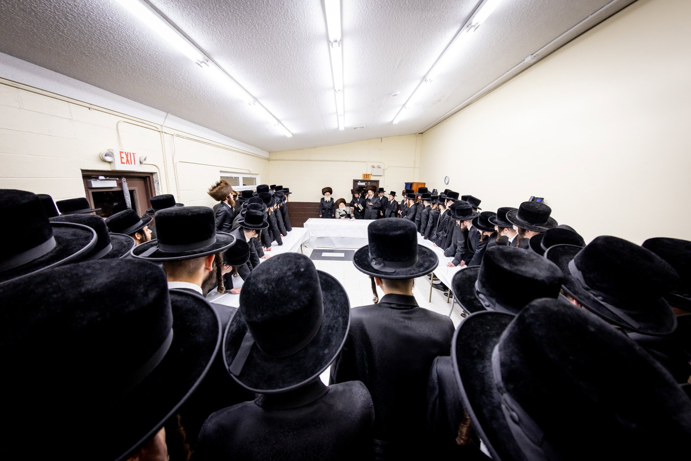 האדמו"ר מבאבוב שב"ק במחנה מתיבתא עץ חיים