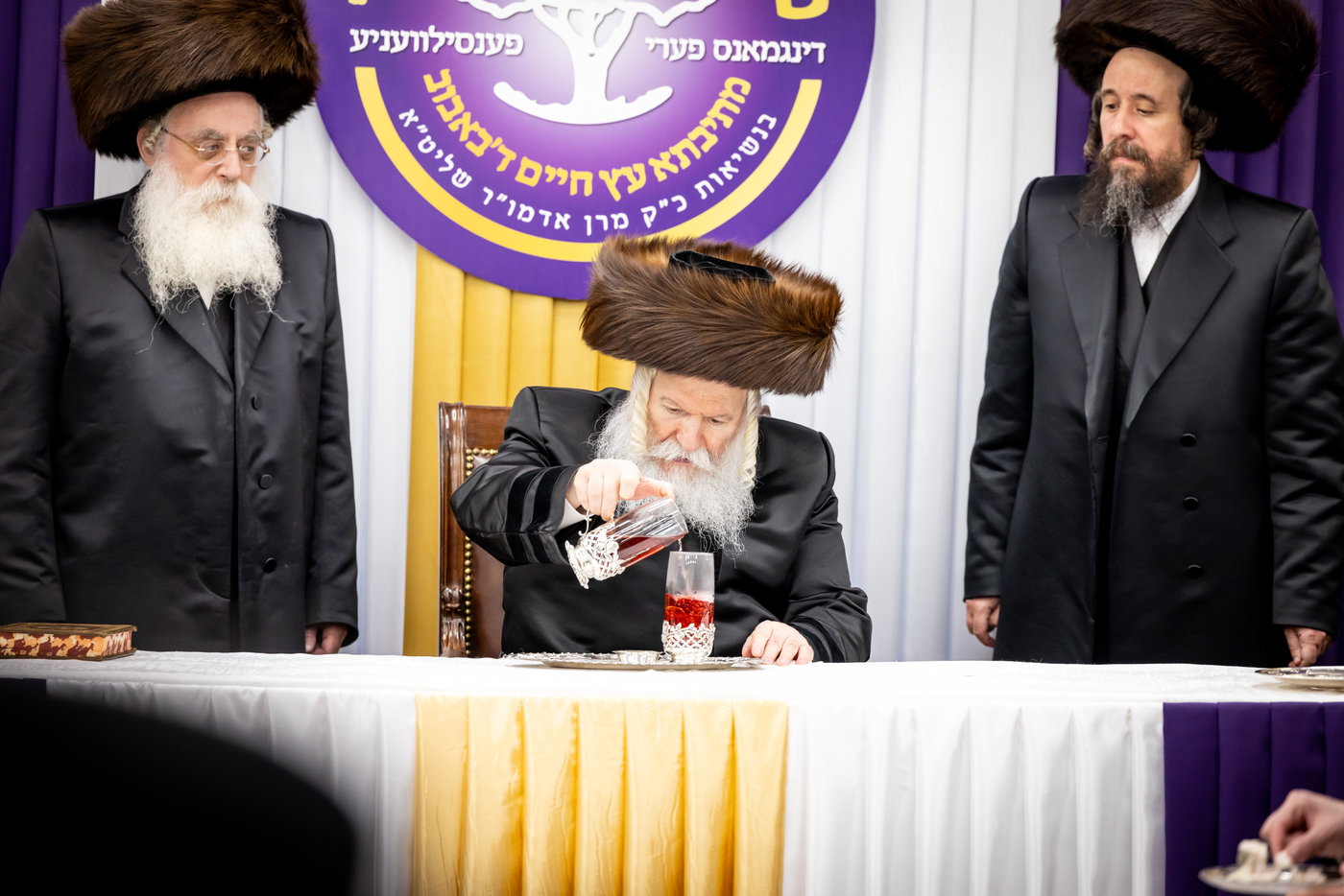 האדמו"ר מבאבוב שב"ק במחנה מתיבתא עץ חיים