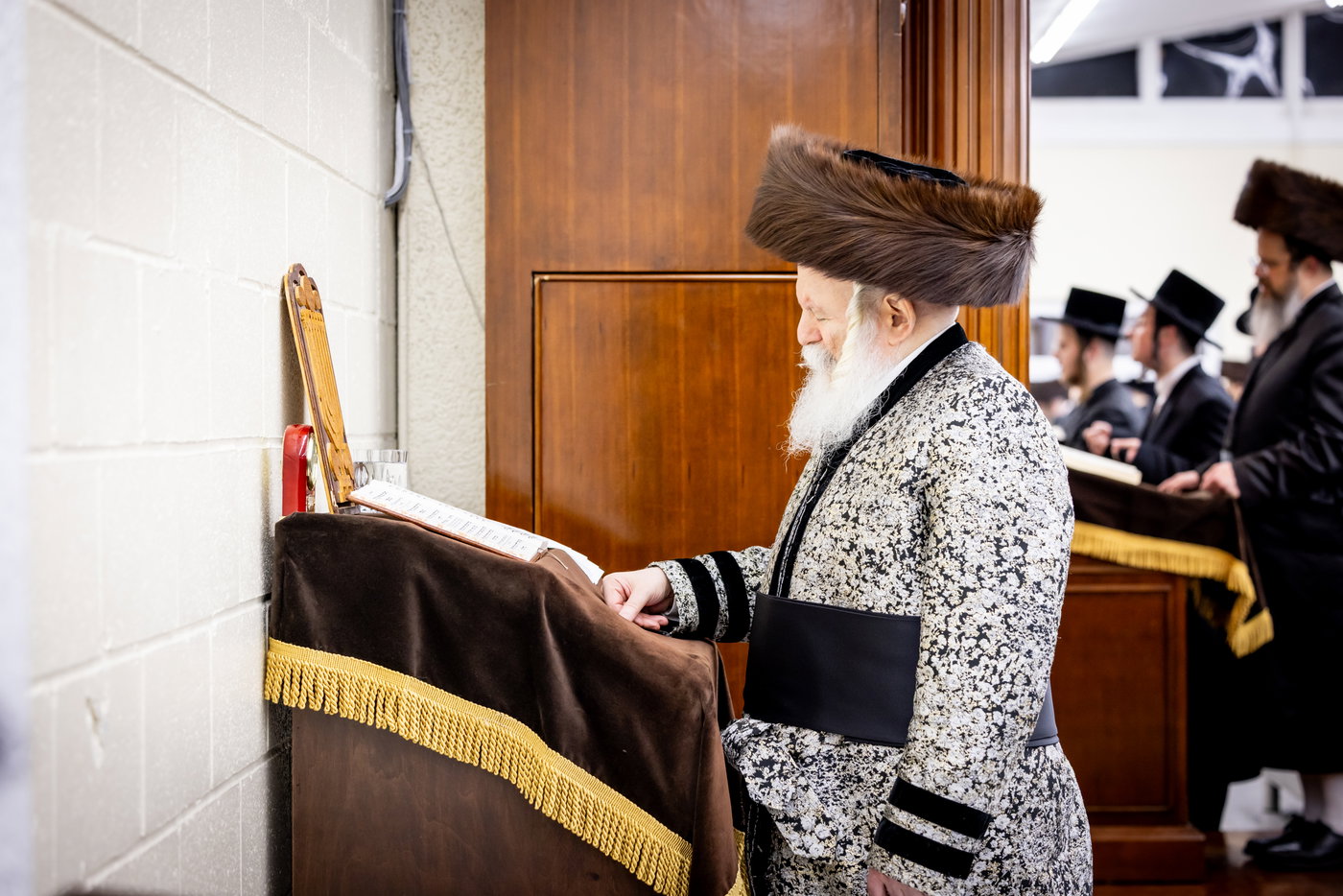 האדמו"ר מבאבוב שב"ק במחנה מתיבתא עץ חיים