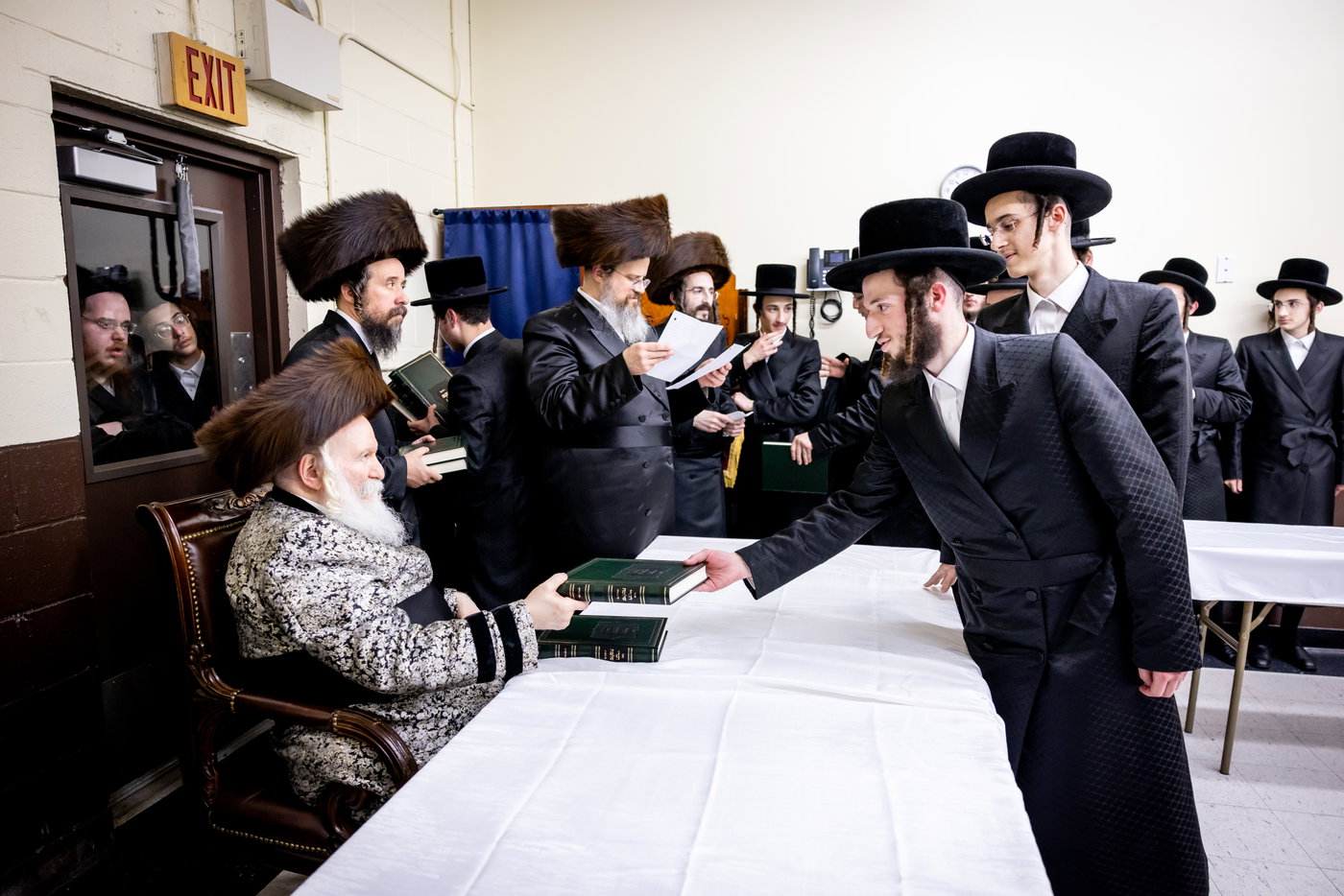 האדמו"ר מבאבוב שב"ק במחנה מתיבתא עץ חיים
