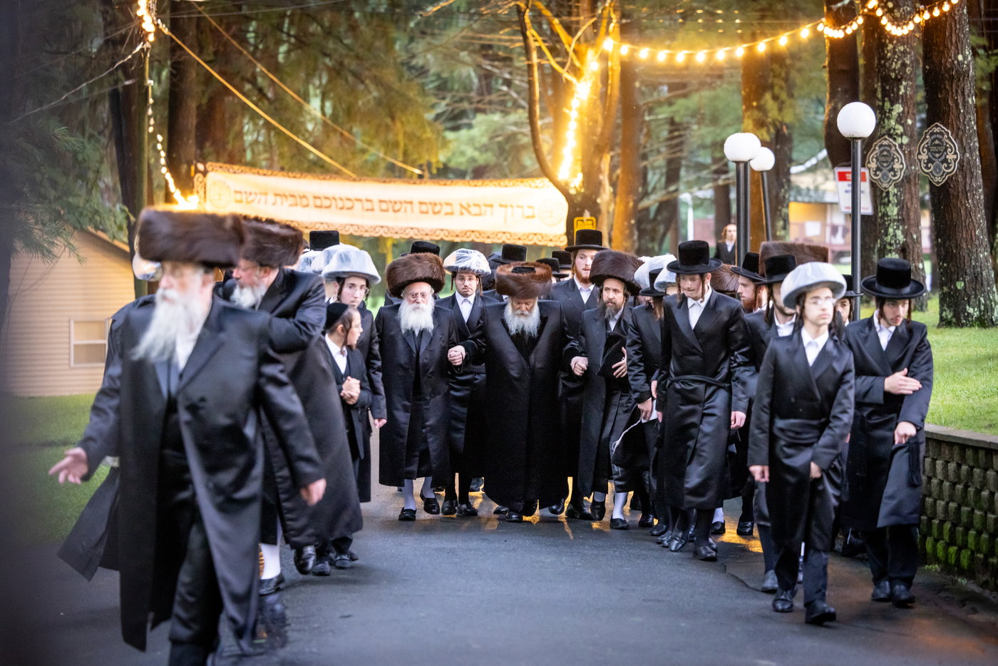 האדמו"ר מבאבוב שב"ק במחנה מתיבתא עץ חיים