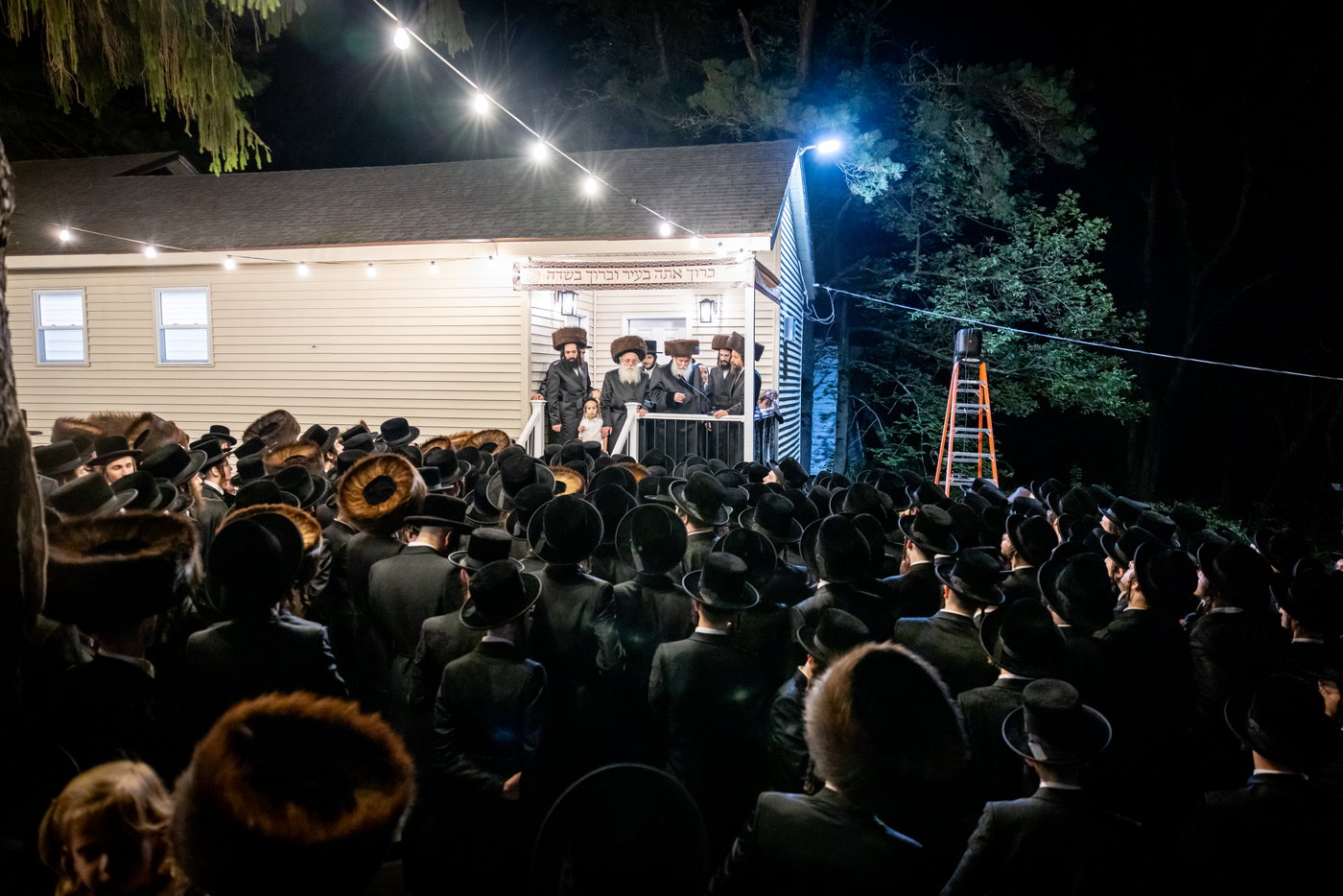 האדמו"ר מבאבוב שב"ק במחנה מתיבתא עץ חיים