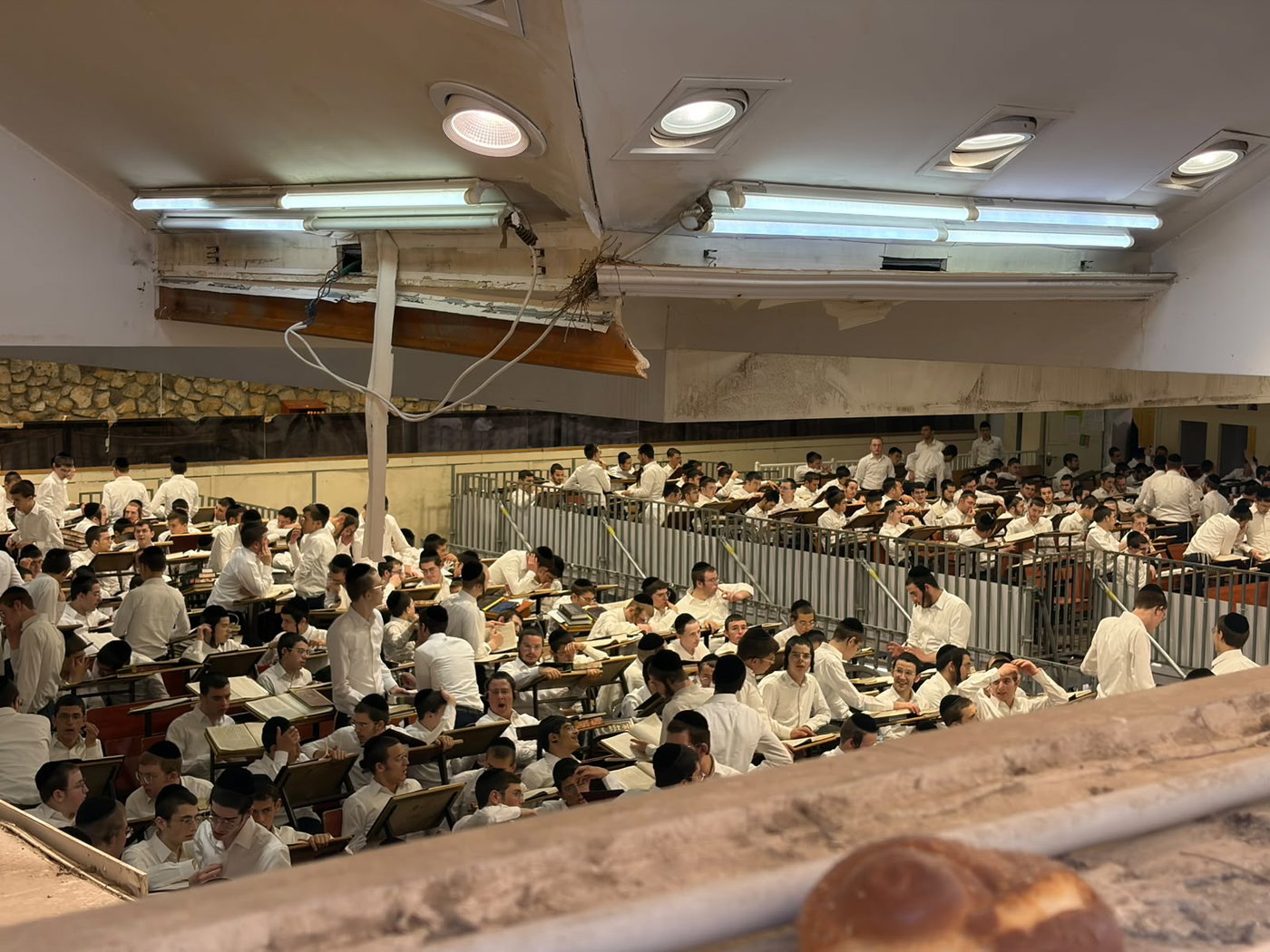 פוניבז' לפני דקות ספורות