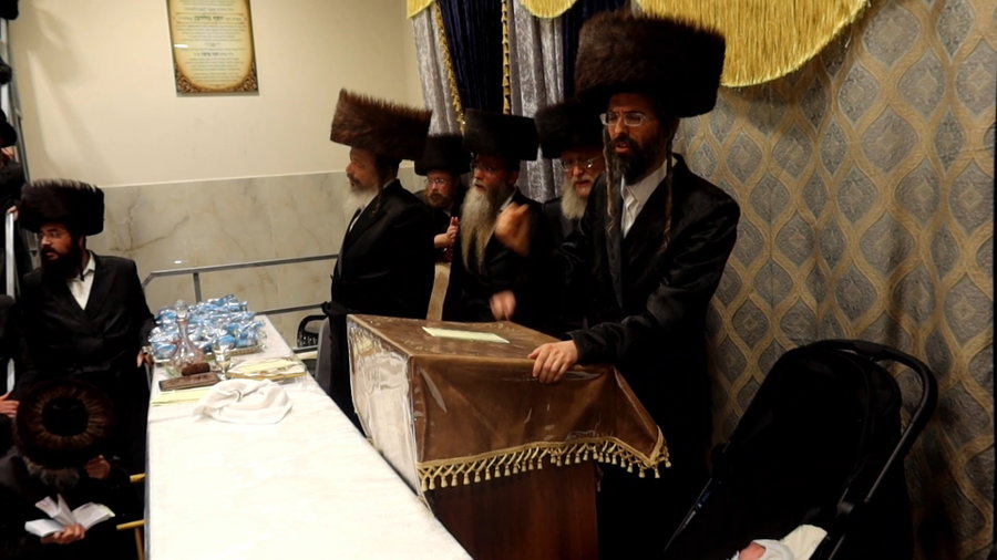 מעמד הקרישמע ליינען בזוועהיל