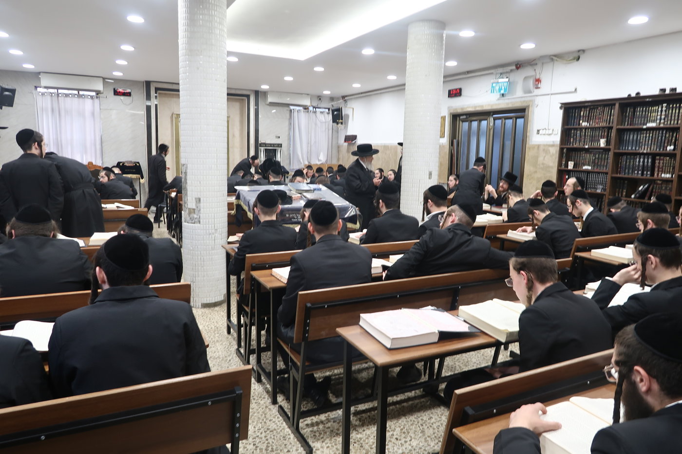 פתיחת הזמן בישיבת פינסק קרלין בב"ב