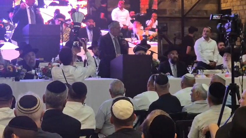 אבידן במסר למפגינים מחוץ לאולם