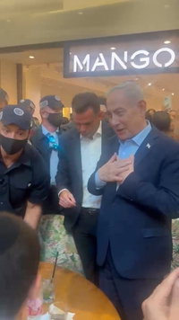 "אמאל'ה אמאל'ה!": נתניהו ביקר בקניון בנתניה והפתיע את הלקוחות • צפו