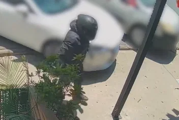 תכננו לרצוח את דודם בזמן שהסתפר - אך הספר נהרג בשוגג | תיעוד