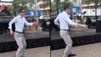 "טקס השפלה": הריקוד של ראש העיר הדמוקרטי הפך לבדיחת הרשת