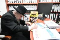 הגר"ד לנדו, בביקור היסטורי ויוצא דופן במשרדי 'ועד הרבנים'