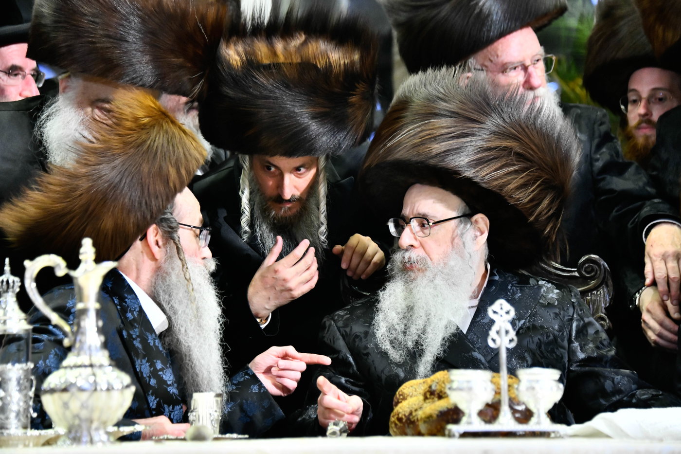 האדמו"ר מצאנז קלויזנבורג בנישואי נכדת הרב עזריאל טאובר
