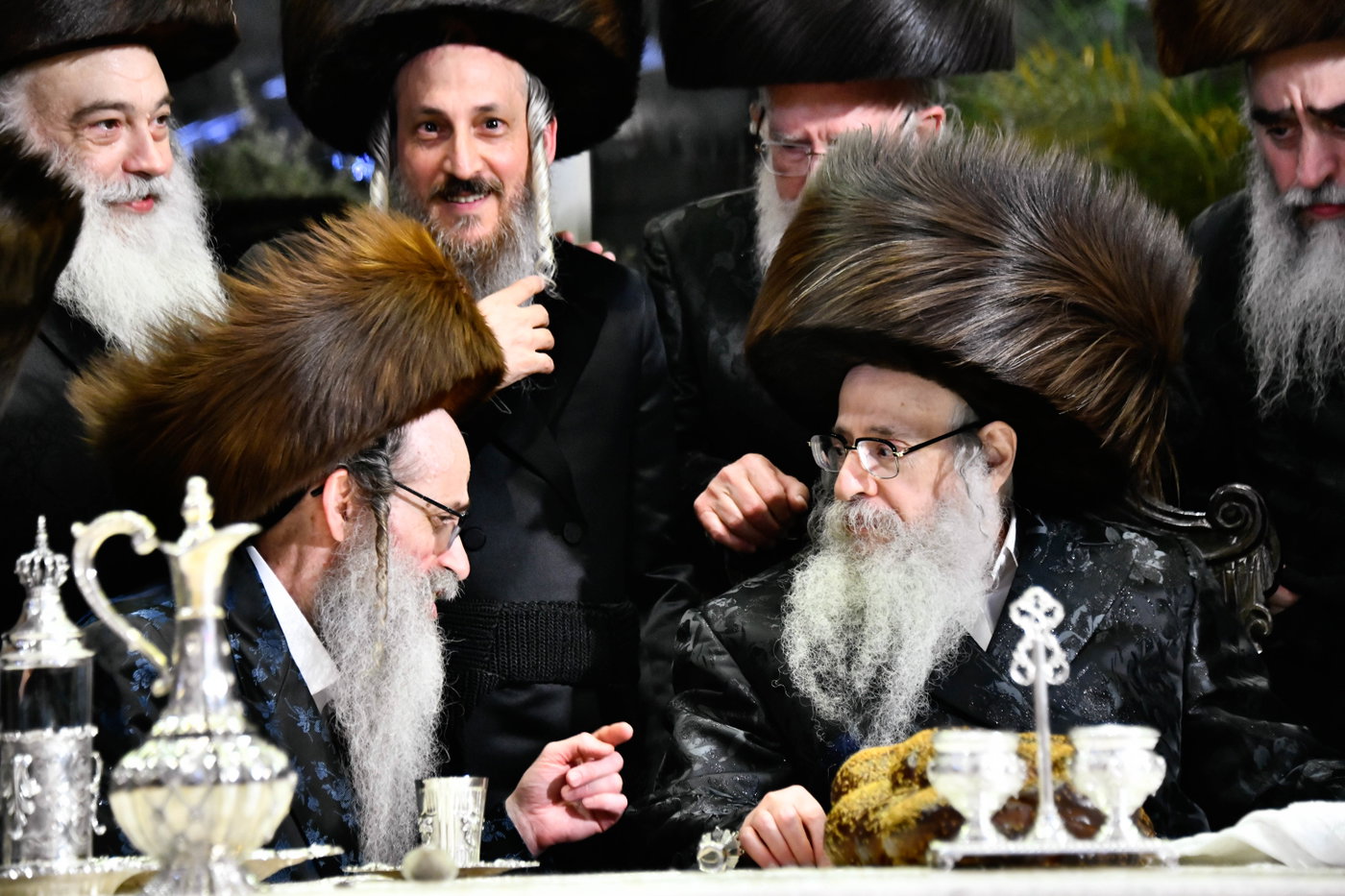 האדמו"ר מצאנז קלויזנבורג בנישואי נכדת הרב עזריאל טאובר