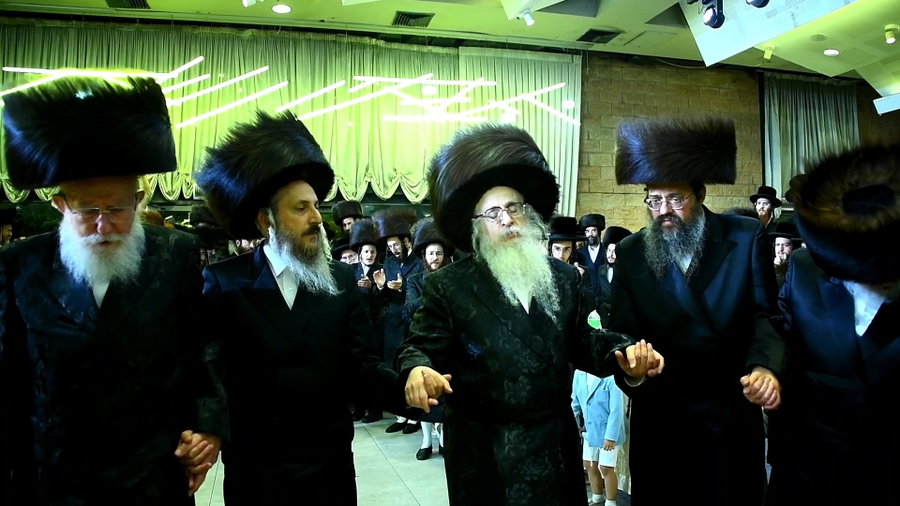 האדמו"ר מצאנז קלויזנבורג בנישואי נכדת הרב עזריאל טאובר