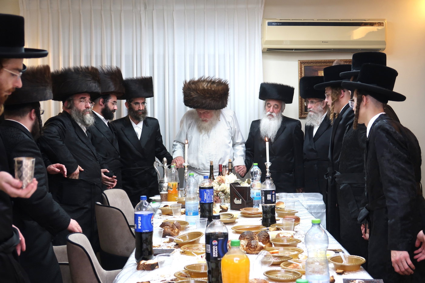 האדמו"ר ממבקשי אמונה בחיפה