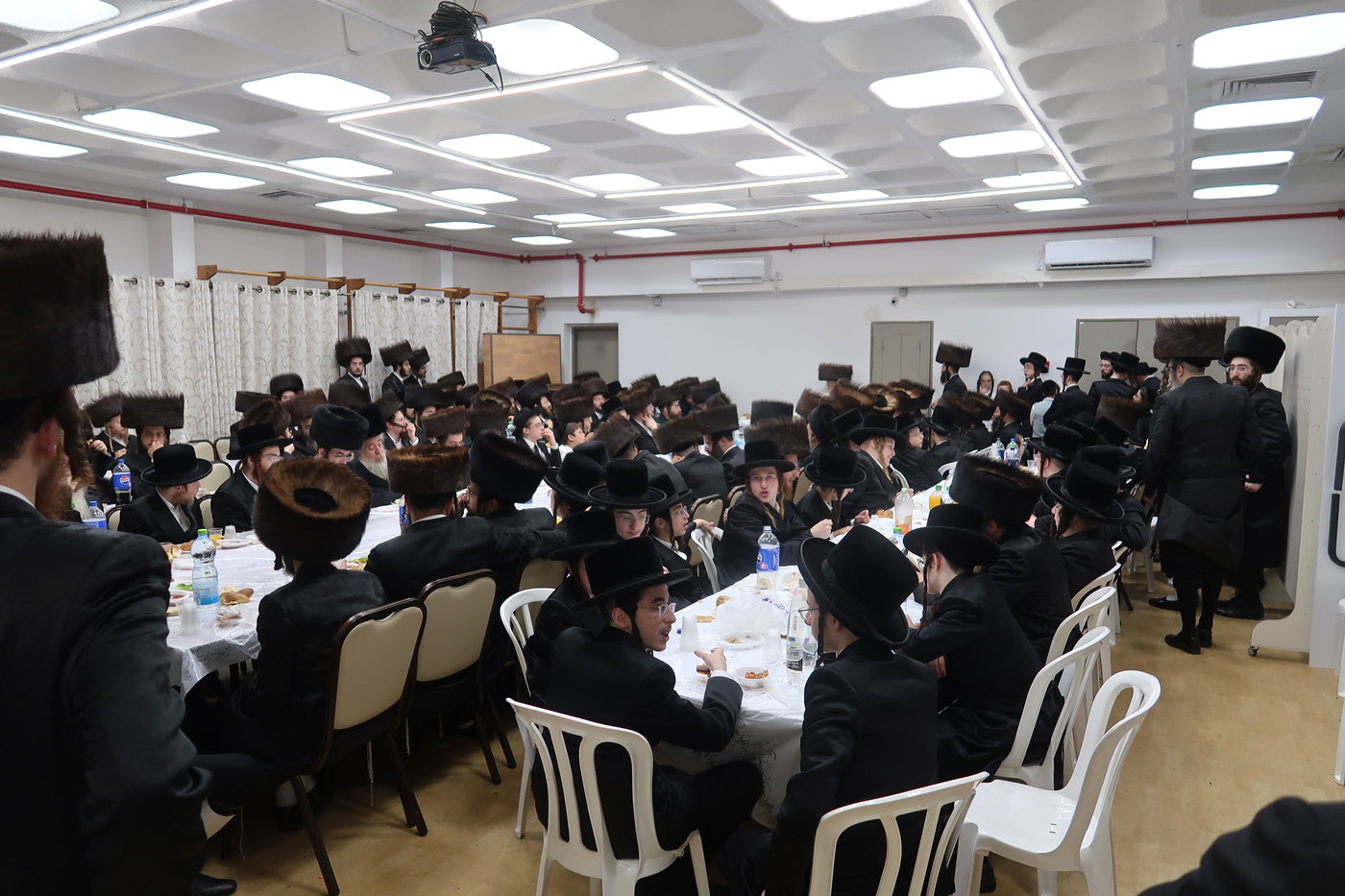 האדמו"ר ממבקשי אמונה בחיפה