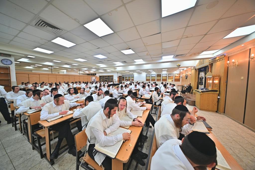 פתיחת הזמן בישיבת המתמידים