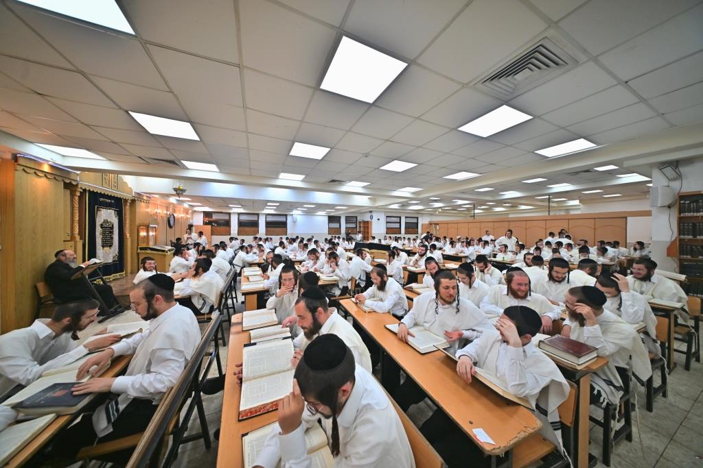 פתיחת הזמן בישיבת המתמידים