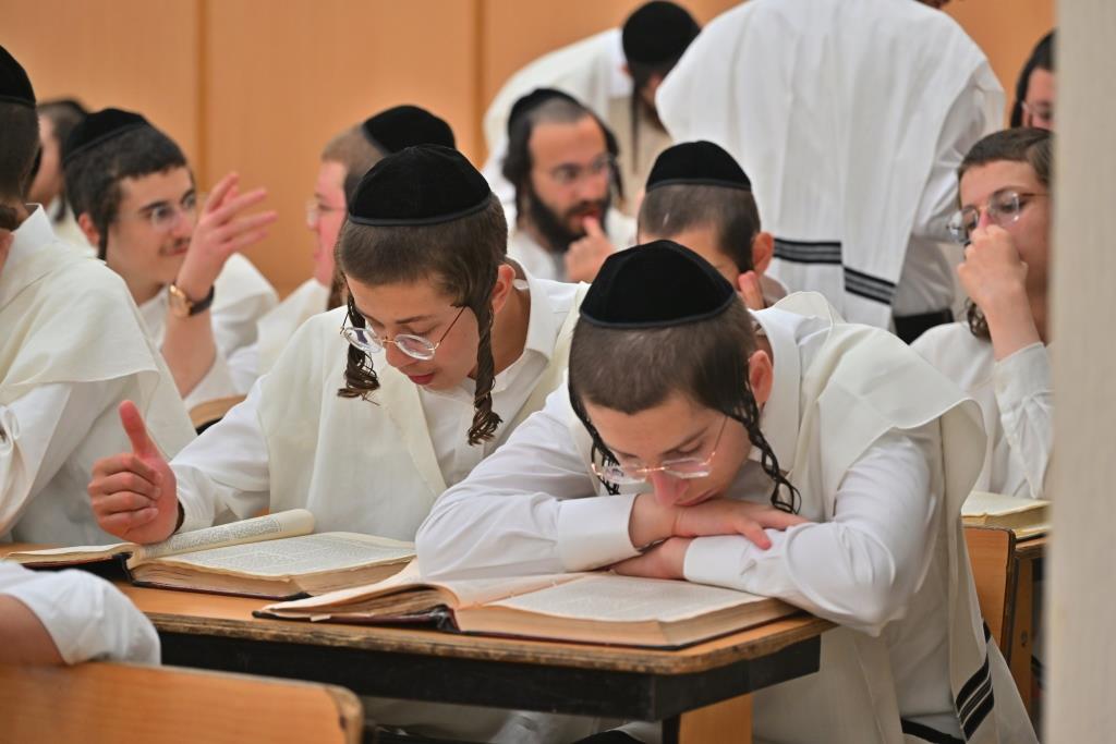 פתיחת הזמן בישיבת המתמידים