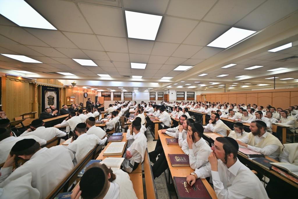 פתיחת הזמן בישיבת המתמידים