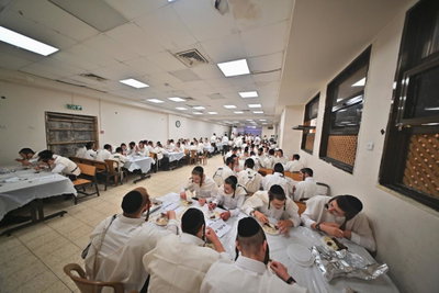 פתיחת הזמן בישיבת המתמידים
