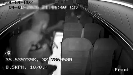 בן 16 חייך באוטובוס - ושילם במכות ושיניים שבורות | תיעוד קשה