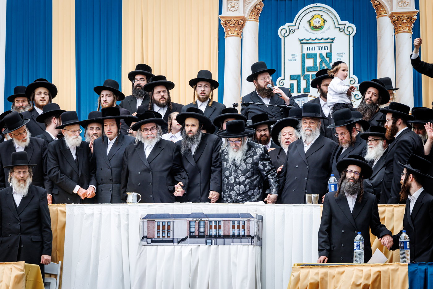 האדמו"ר מסאטמר בביקור במחנות הקיץ