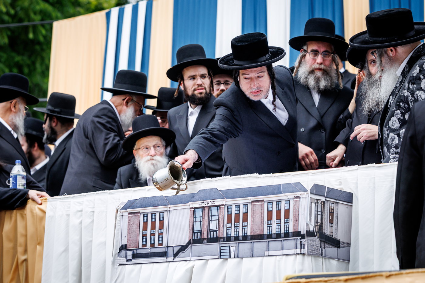 האדמו"ר מסאטמר בביקור במחנות הקיץ