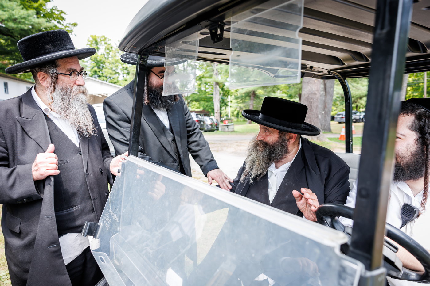 האדמו"ר מסאטמר בביקור במחנות הקיץ