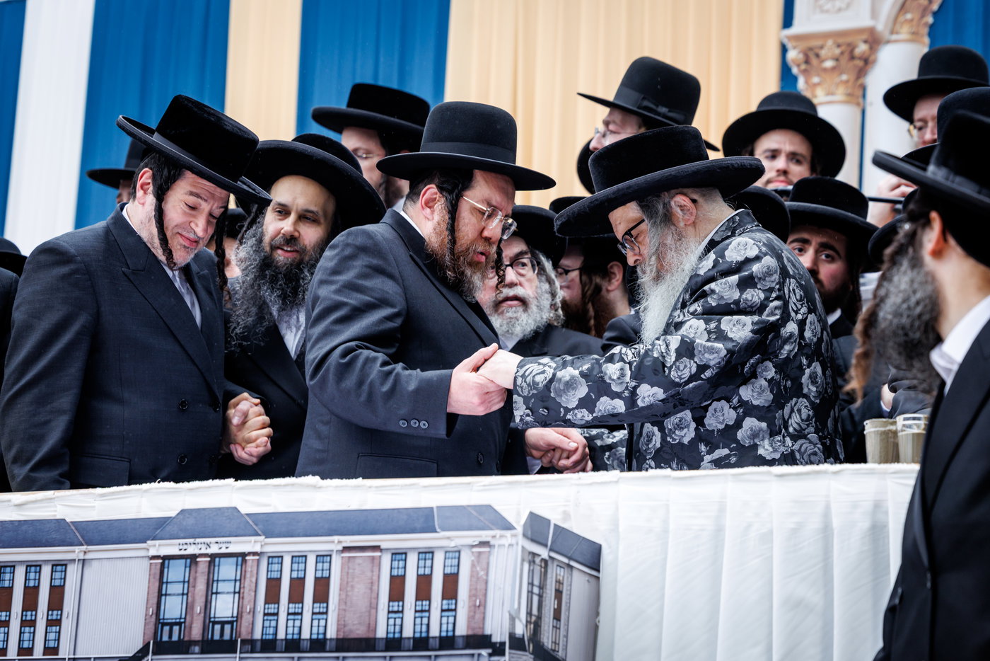 האדמו"ר מסאטמר בביקור במחנות הקיץ