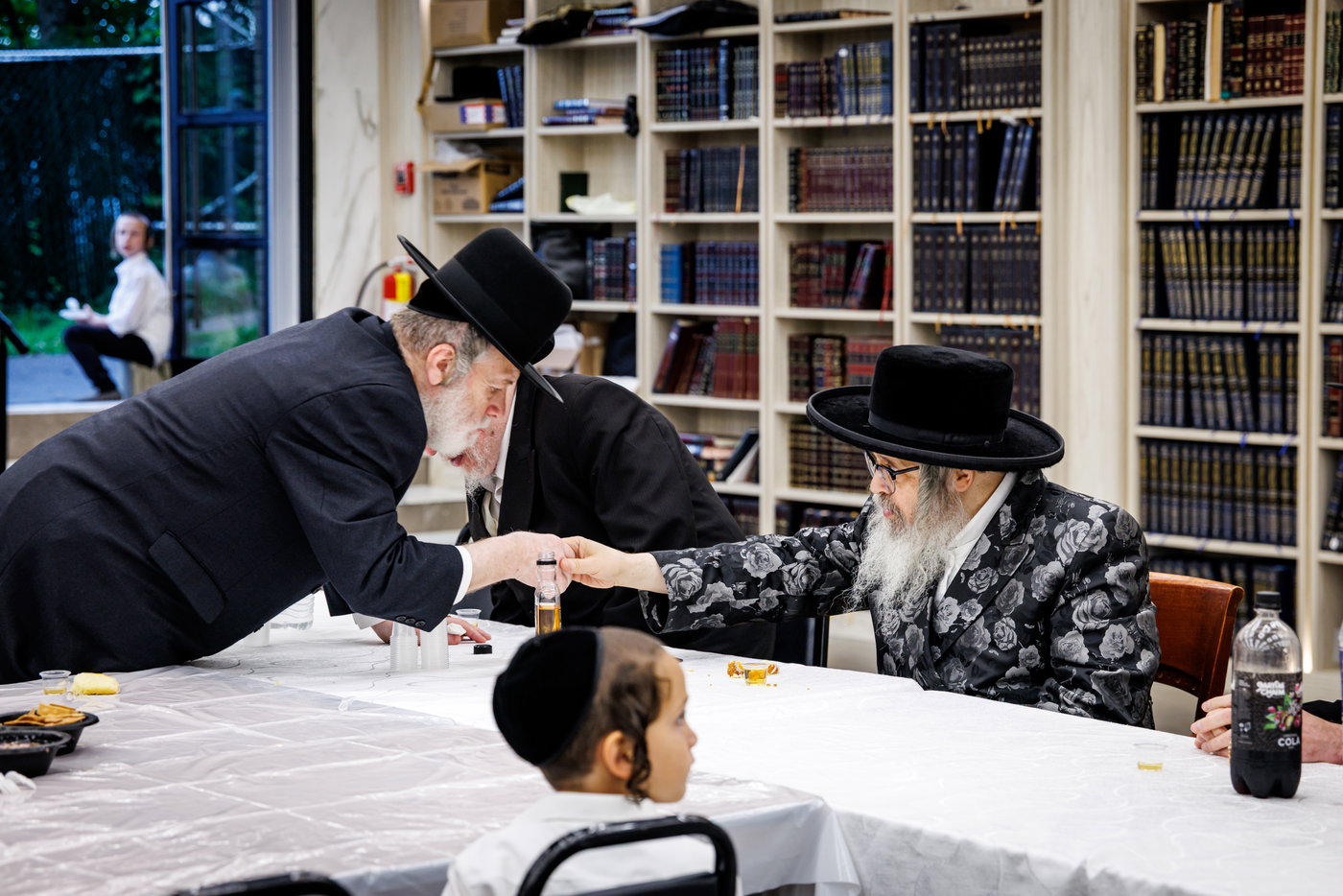 האדמו"ר מסאטמר בביקור במחנות הקיץ