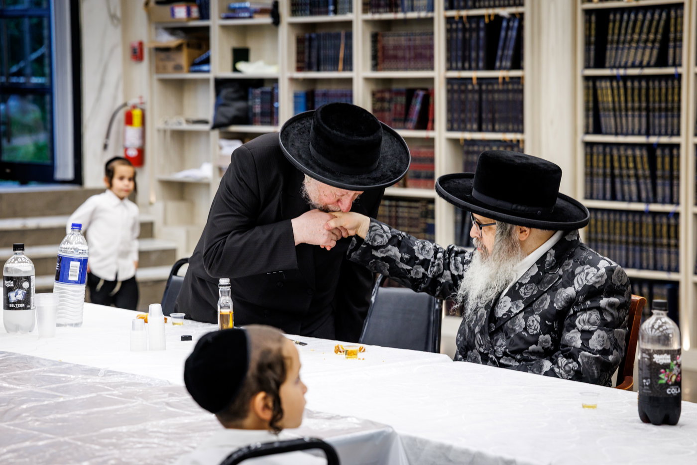 האדמו"ר מסאטמר בביקור במחנות הקיץ