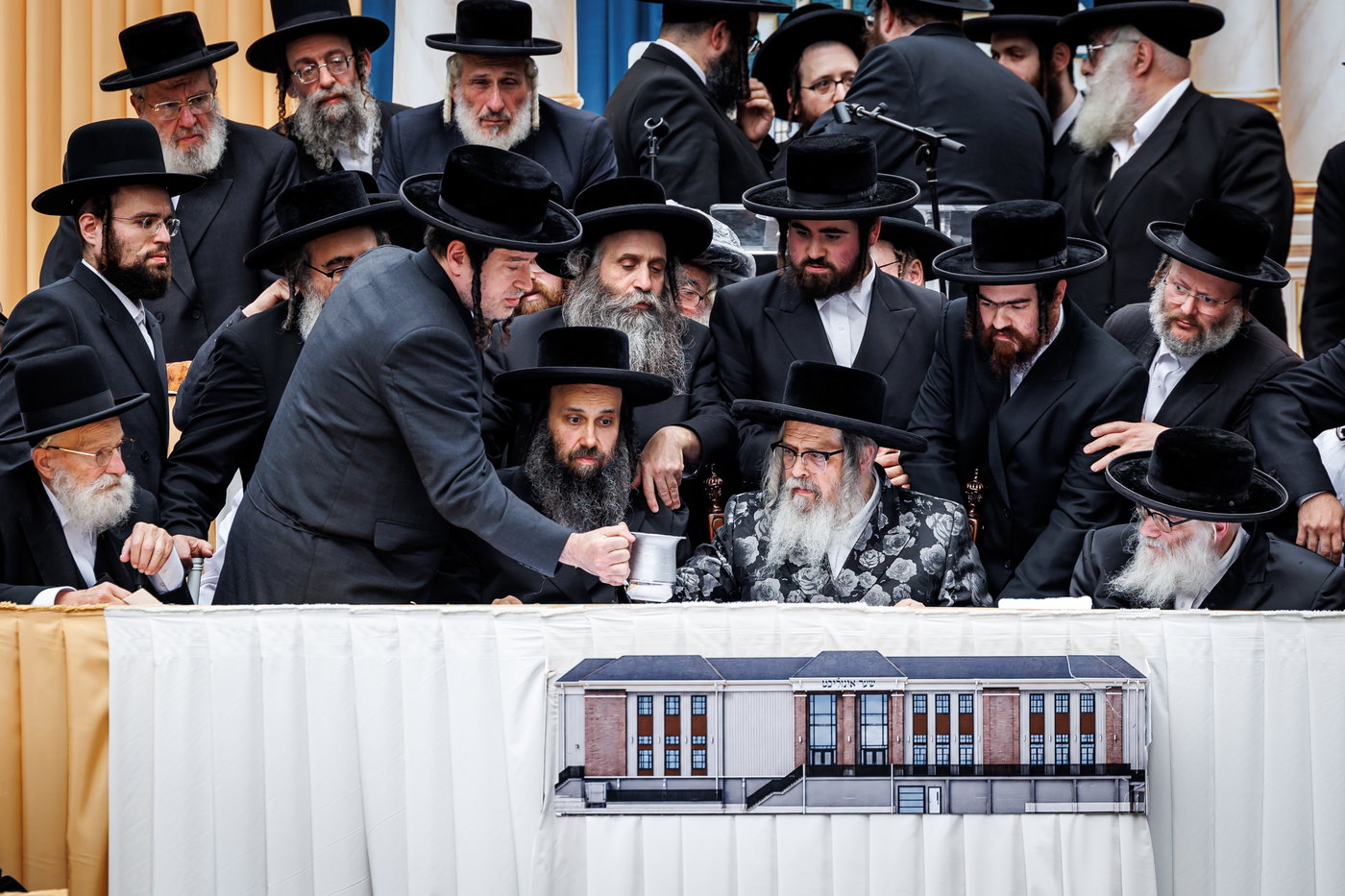 האדמו"ר מסאטמר בביקור במחנות הקיץ